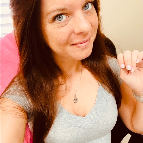 Meet your Posher, Amanda - Picture 2 of 2